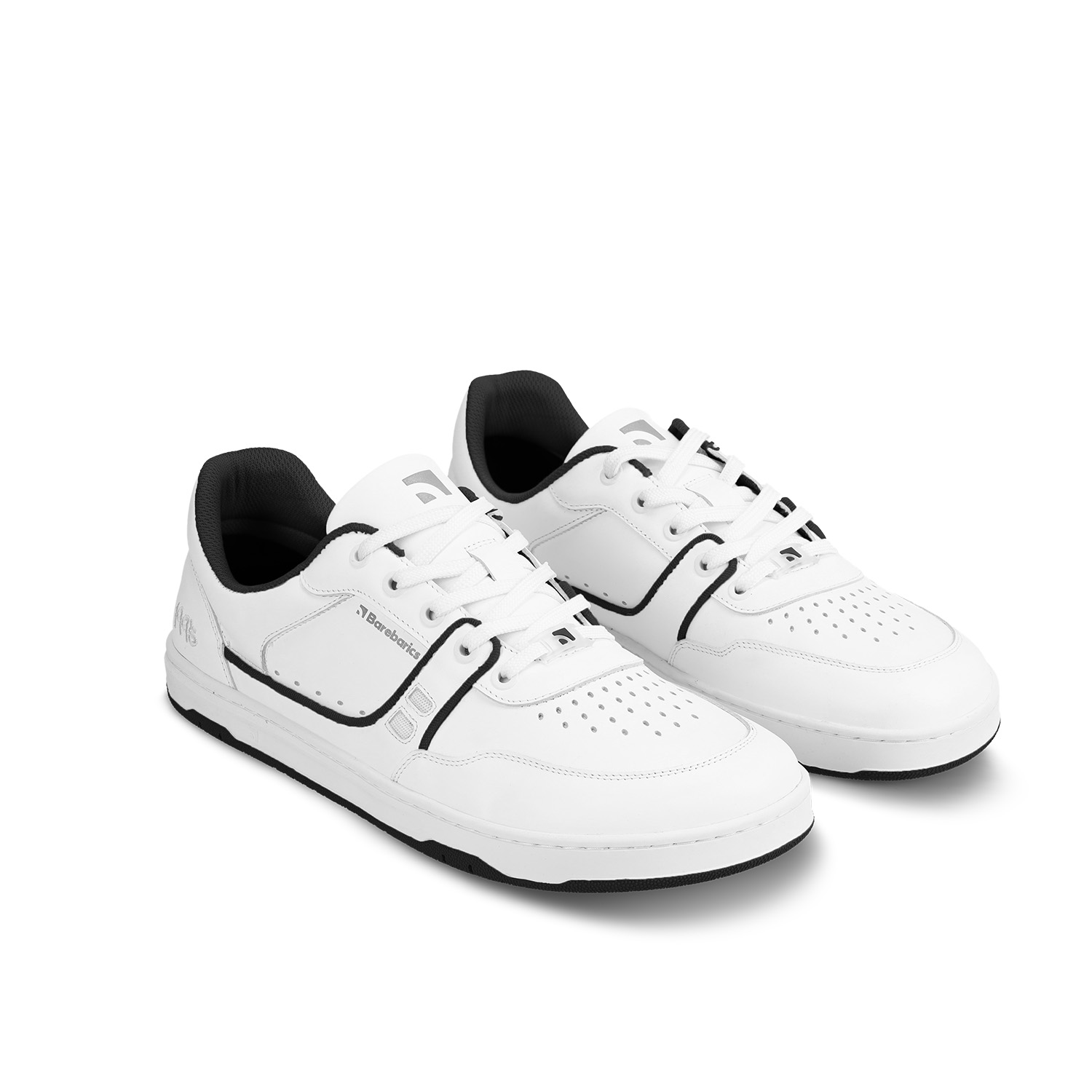 Barefoot Sneakers Barebarics Arise - White & Black.
        Obermaterial besteht aus hochwertigem glattem Nappaleder Es ist eine glatte Lederart, die leicht zu pflegen ist        Innenfutter besteht aus einem äußerst angenehmen Stoff, der auch eine hohe Abriebfestigkeit aufweist        Die Sohle ist aus weichem synthetischem Gummi mit hoher Verschleißfestigkeit        Die Einlegesohle besteht aus PU-Rezyklat und Mikrofaser, die für eine hervorragende Atmungsaktivität sorgen und die Füße trocken halten    
Barfuß-Eigenschaften:
        Anatomische Form - Der Sneaker respektiert die Form der Füße.
Mehr Info:
        Typ: Straßenschuhe        modernes urbanes Design        Entworfen und handgefertigt in der Europäischen Union, unter Verwendung lokaler nachhaltiger Materialien        hervorragende Haltbarkeit und Farbechtheit der Materialien        erhältlich in den Größen 36-47 (europäische Maße)