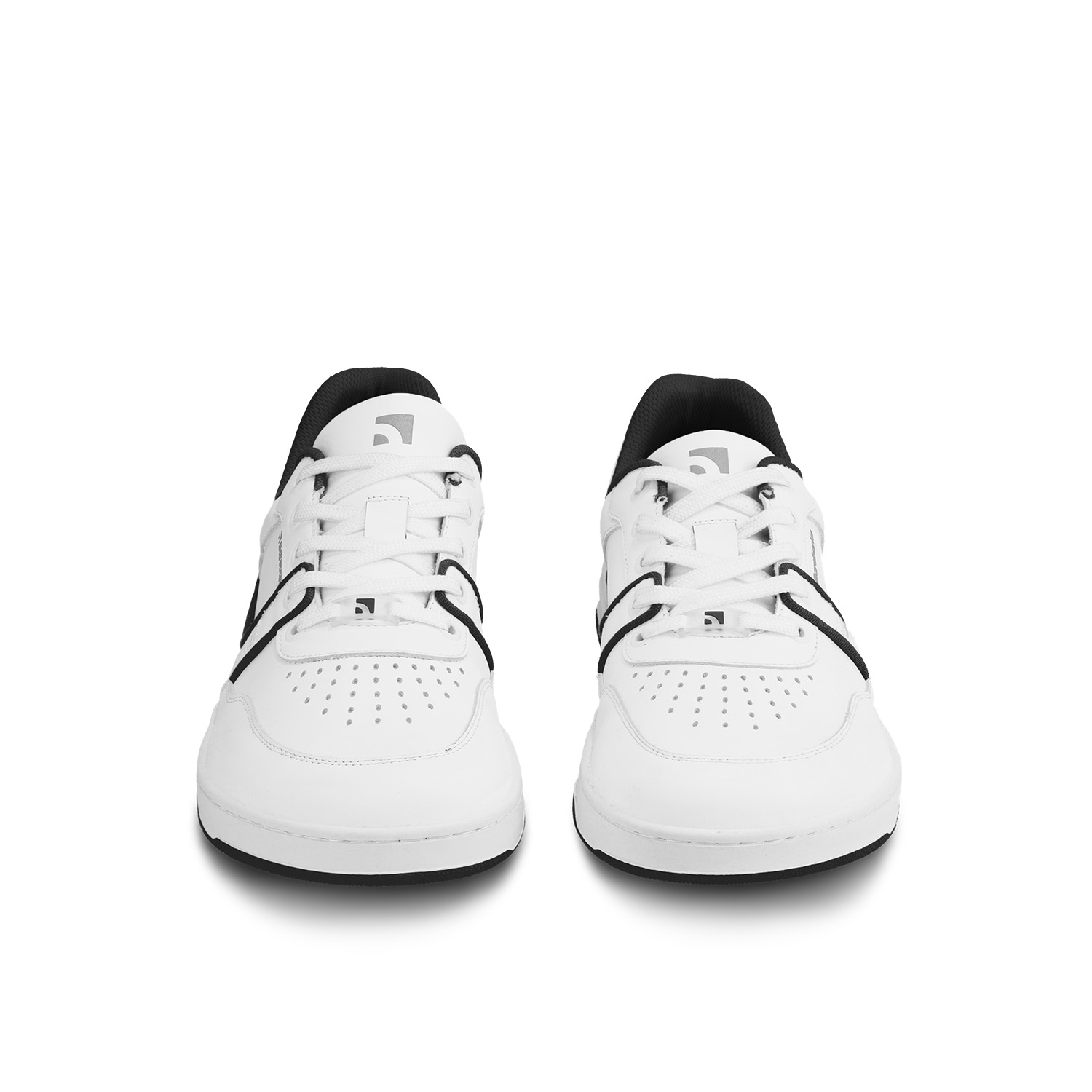 Barefoot Sneakers Barebarics Arise - White & Black.
        Obermaterial besteht aus hochwertigem glattem Nappaleder Es ist eine glatte Lederart, die leicht zu pflegen ist        Innenfutter besteht aus einem äußerst angenehmen Stoff, der auch eine hohe Abriebfestigkeit aufweist        Die Sohle ist aus weichem synthetischem Gummi mit hoher Verschleißfestigkeit        Die Einlegesohle besteht aus PU-Rezyklat und Mikrofaser, die für eine hervorragende Atmungsaktivität sorgen und die Füße trocken halten    
Barfuß-Eigenschaften:
        Anatomische Form - Der Sneaker respektiert die Form der Füße.
Mehr Info:
        Typ: Straßenschuhe        modernes urbanes Design        Entworfen und handgefertigt in der Europäischen Union, unter Verwendung lokaler nachhaltiger Materialien        hervorragende Haltbarkeit und Farbechtheit der Materialien        erhältlich in den Größen 36-47 (europäische Maße)