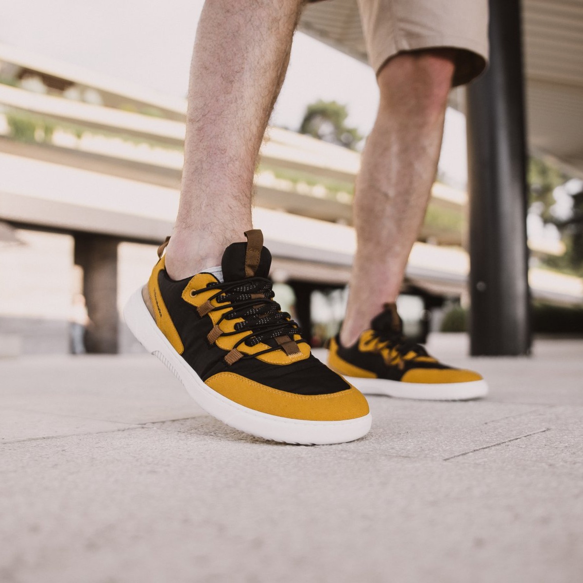 Barefoot Sneakers Barebarics Revive - Golden Yellow & Black.
Bei der Herstellung wurden nachhaltige und vegane Materialien mit hervorragender Farbechtheit, Atmungsaktivität und Reiß- und Abriebfestigkeit verwendet.
Das Obermaterial besteht aus Mikrofaser und Polyester.
Barfuß-Eigenschaften
Anatomische Form - Die Turnschuhe passen an die Form der Füße.
Mehr info
moderner Städtestilin der Europäischen Union entworfen und handgefertigt, unter Verwendung lokaler nachhaltiger Materialienhervorragende Haltbarkeit und Farbechtheit der MaterialienDermodry Coolmax®-Technologie für kontinuierlichen Feuchtigkeitsaufnahmeerhältlich in den Größen 36-47 (europäische Maße)