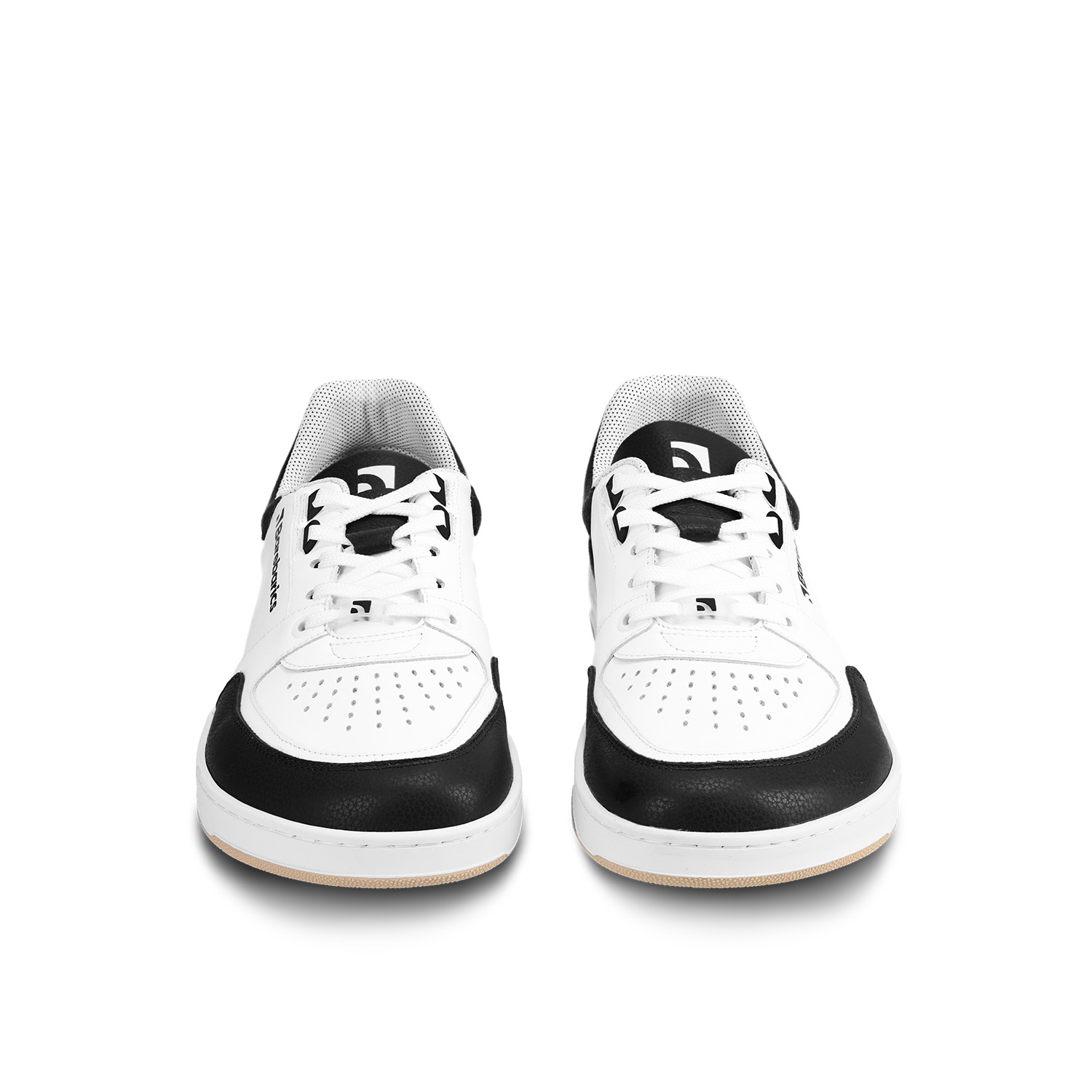 Barefoot Sneakers Barebarics Wave - White & Black.
Das Obermaterial besteht aus hochwertigem glattem Nappaleder.
Barefoot-Eigenschaften
Anatomische Form - Der Schuh respektiert die Form der Füße.
Mehr Info
Typ: Straßenschuhemodernes urbanes Designentworfen und handgefertigt in der Europäischen Union, unter Verwendung lokaler nachhaltiger Materialienhervorragende Haltbarkeit und Farbechtheit der MaterialienDermodry Coolmax®-Technologie für kontinuierlichen Feuchtigkeitstransporterhältlich in den Größen 36-47 (europäische Maße)