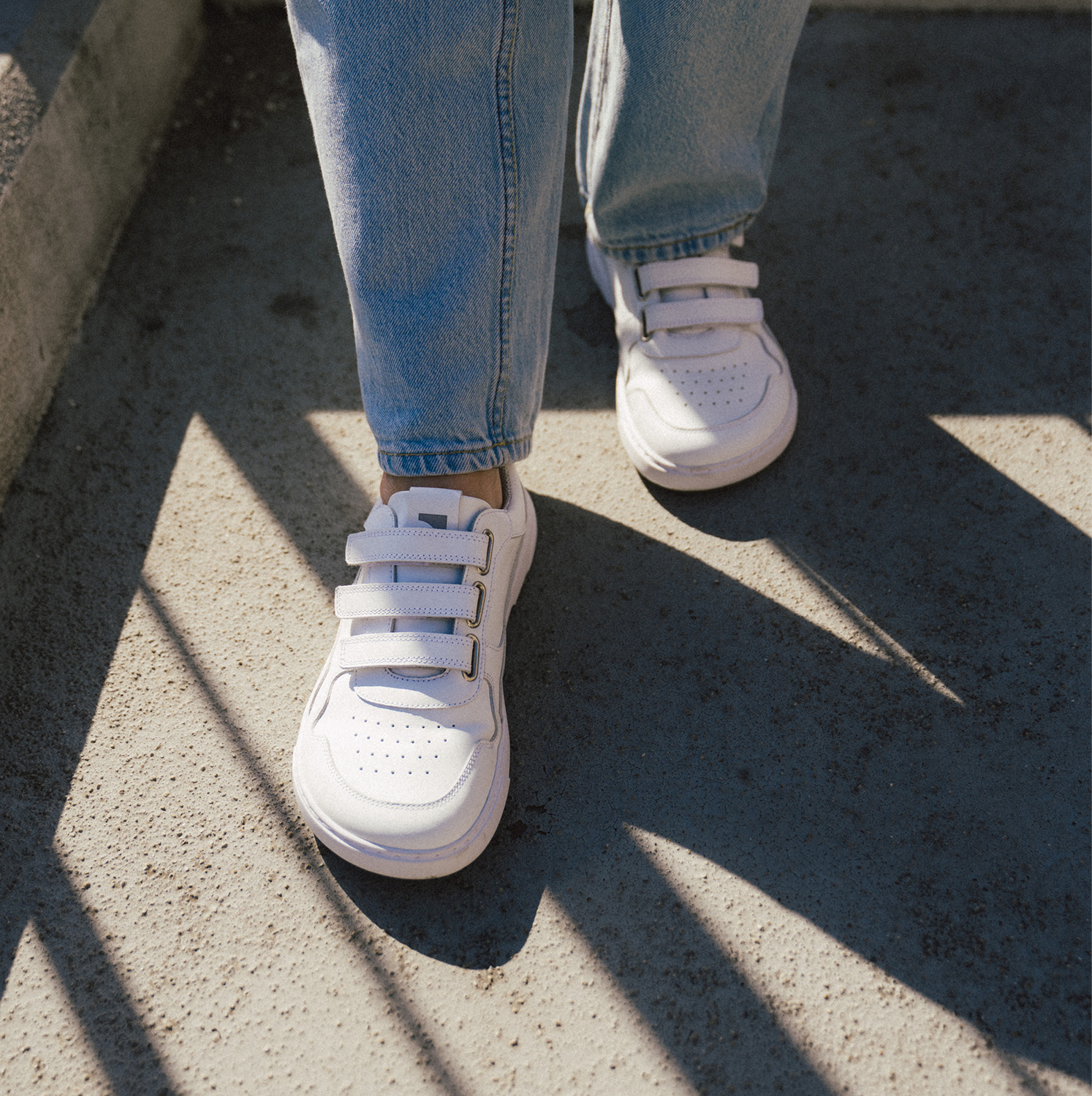 Barefoot Sneakers Barebarics Zing Velcro - All White - Leather.
Anatomische Form - Der Schuh respektiert die Form der Füße.
Mehr Info
Typ: Straßenschuhemodernes urbanes Designentworfen und handgefertigt in der Europäischen Unionausgezeichnete Haltbarkeit und Farbechtheit der Materialienerhältlich in den Größen 36-47 (europäische Maße)