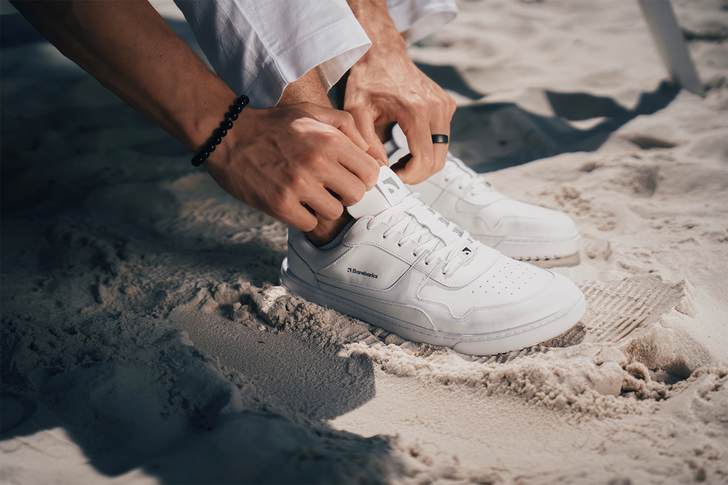 Barefoot Sneakers Barebarics Zing - All White - Leather.
Anatomische Form - Die Turnschuhe passen an die Form der Füße.
Mehr info
moderner Städtestilin der Europäischen Union entworfen und handgefertigt, unter Verwendung lokaler nachhaltiger Materialienhervorragende Haltbarkeit und Farbechtheit der MaterialienDermodry Coolmax®-Technologie für kontinuierlichen Feuchtigkeitsaufnahmeerhältlich in den Größen 36-47 (europäische Maße)