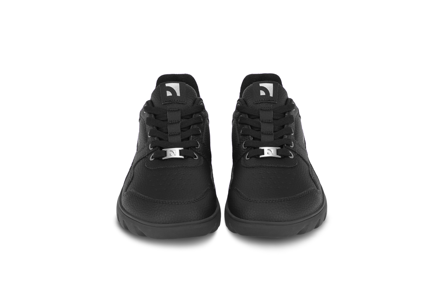 Barefoot Sneakers Barebarics Zing Frost - All Black.
  Obermaterial: Leder  Futter: Fleece + Primaloft-Isolierung  Einlegesohle: PU + Polyester (herausnehmbar)  Sohle: Gummi (PowerGrip)  Herstellung: Vietnam
Barfuß-Eigenschaften:
  Die Barebarics PowerGrip-Außensohle verfügt über ein Profil, das Ihren Gang unterstützt und gleichzeitig ein Ausrutschen verhindert  Die verwendete Primaloft-Technologie ist das absolute Spitzenprodukt unter den wärmeisolierenden Materialien  Obermaterial aus Leder  getestet auf eine Million Biegungen
Vorteile von Barfußschuhen:
  Flexible Sohle  Zero Drop: Ferse und Zehen in einer Ebene für eine korrekte Haltung  Geräumige Zehenbox für Ihre Zehen  Leichter Schuh