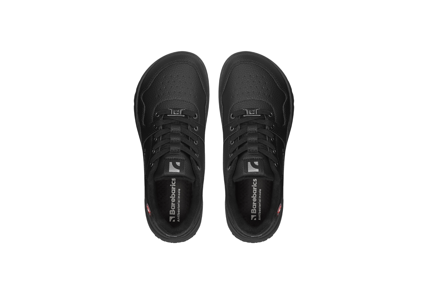 Barefoot Sneakers Barebarics Zing Frost - All Black.
  Obermaterial: Leder  Futter: Fleece + Primaloft-Isolierung  Einlegesohle: PU + Polyester (herausnehmbar)  Sohle: Gummi (PowerGrip)  Herstellung: Vietnam
Barfuß-Eigenschaften:
  Die Barebarics PowerGrip-Außensohle verfügt über ein Profil, das Ihren Gang unterstützt und gleichzeitig ein Ausrutschen verhindert  Die verwendete Primaloft-Technologie ist das absolute Spitzenprodukt unter den wärmeisolierenden Materialien  Obermaterial aus Leder  getestet auf eine Million Biegungen
Vorteile von Barfußschuhen:
  Flexible Sohle  Zero Drop: Ferse und Zehen in einer Ebene für eine korrekte Haltung  Geräumige Zehenbox für Ihre Zehen  Leichter Schuh