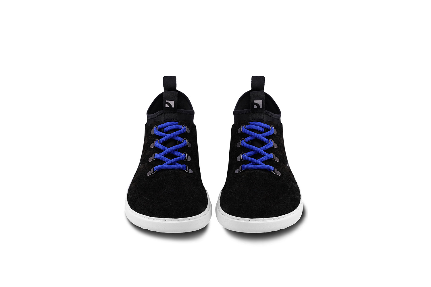 Barefoot Sneakers Barebarics Bronx - Black.
Die Barebarics-Sneaker werden nach einem umweltfreundlichen Verfahren hergestellt.
  Das Obermaterial besteht aus Leder und Textil  Das Futter ist aus Lycra und Mikrofaser  Die Sohle ist aus weichem, synthetischem Gummi mit hoher Strapazierfähigkeit hergestellt.


Barfuß-Eigenschaften
    Anatomische Form - Die Sneakers passen sich der Form der Füße an.

Mehr info

moderner Städtestilin der Europäischen Union entworfen und handgefertigt, unter Verwendung lokaler nachhaltiger Materialienhervorragende Haltbarkeit und Farbechtheit der Materialienerhältlich in den Größen 36-47 (europäische Maße)