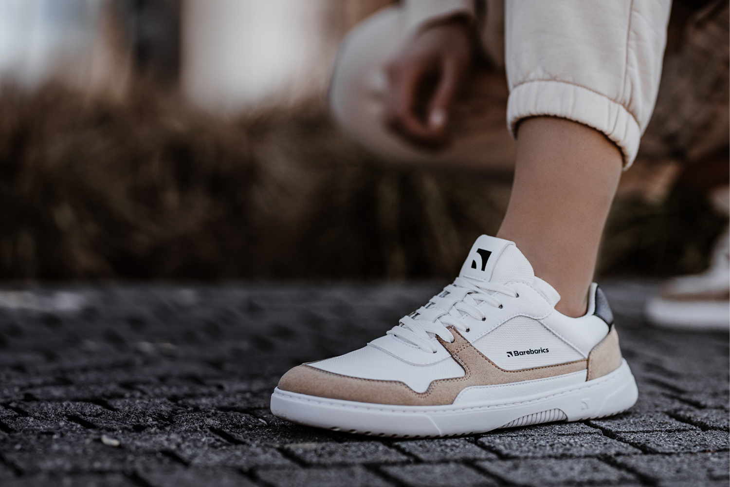 Barefoot Sneakers Barebarics Zing - White & Beige.
Anatomische Form - Die Turnschuhe passen an die Form der Füße.
Mehr info
moderner Städtestilin der Europäischen Union entworfen und handgefertigt, unter Verwendung lokaler nachhaltiger Materialienhervorragende Haltbarkeit und Farbechtheit der MaterialienDermodry Coolmax®-Technologie für kontinuierlichen Feuchtigkeitsaufnahmeerhältlich in den Größen 36-47 (europäische Maße)